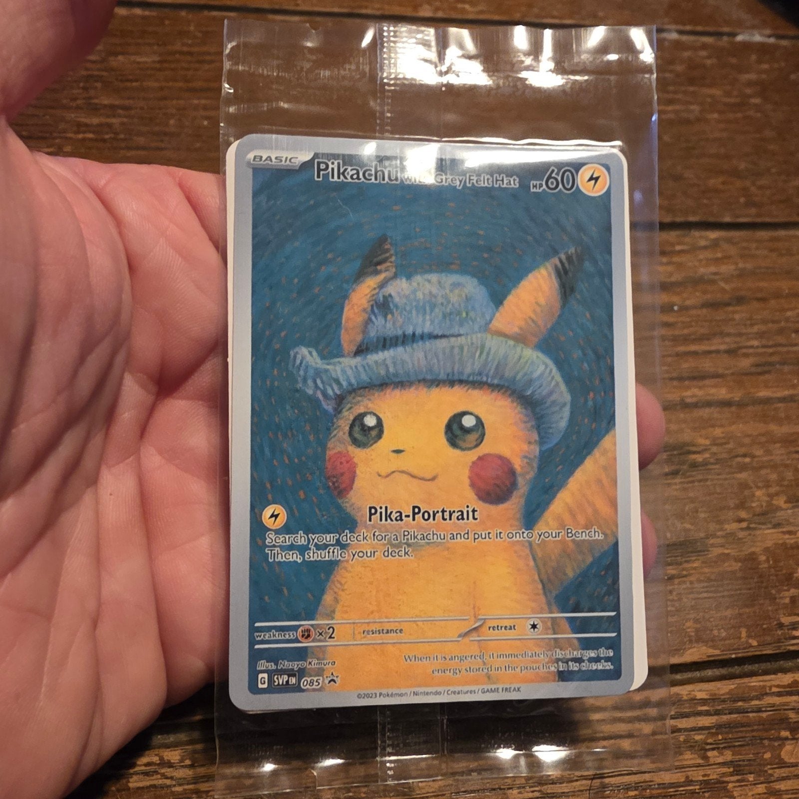 pikachu van Gogh  met grijze vilten hoed, Hobby en Vrije tijd, Verzamelkaartspellen | Pokémon, Ophalen of Verzenden, Nieuw