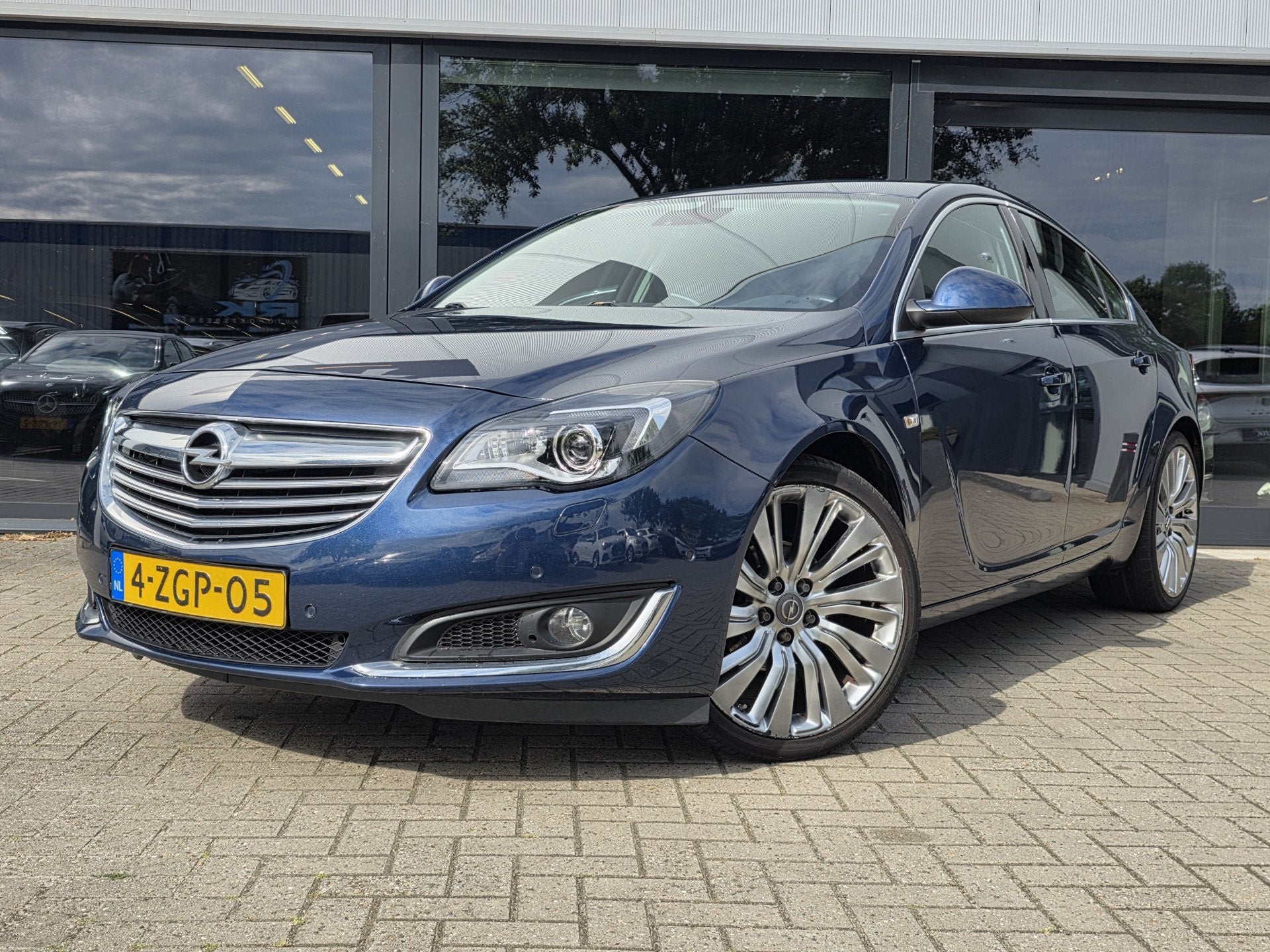 Opel Insignia 2.0 CDTI EcoFLEX Cosmo + BOSE + CAMERA + XENON, Auto's, Opel, Euro 5, Zwart, 4 cilinders, Blauw