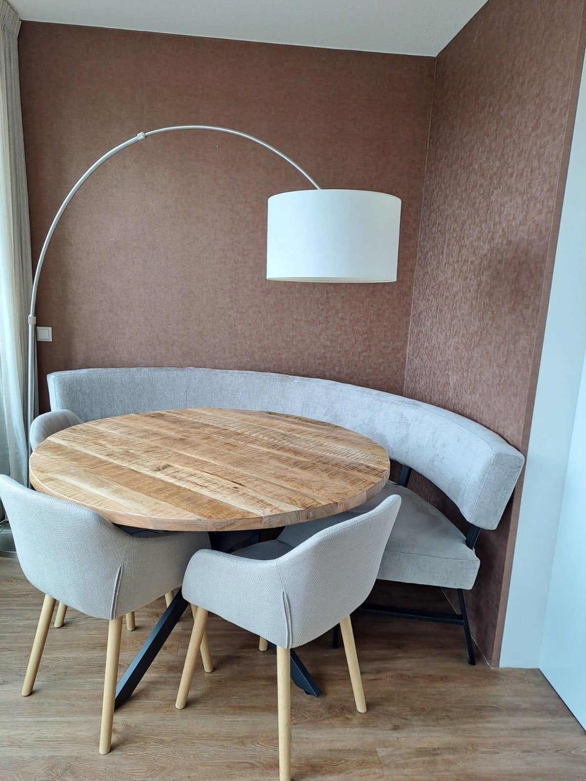 Stijlvolle Booglamp met Off White Kap, Ophalen, Gebruikt, Modern, Industrieel, Stof