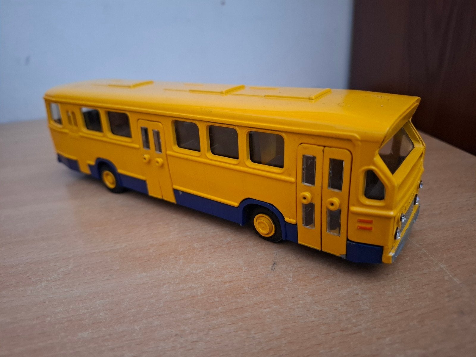 Daf citybus   Lioncar 1:50, Ophalen of Verzenden, Zo goed als nieuw, Bus of Vrachtwagen, Lion Toys