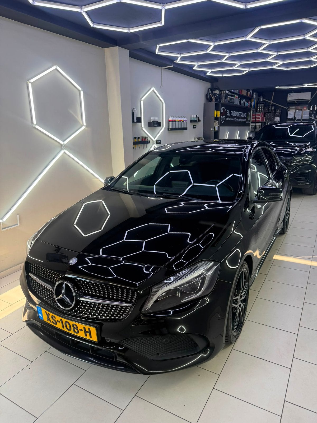 Mercedes-Benz A-Klasse 200d Aut7 AMG | Night Pakket, Auto's, Mercedes-Benz, 136 pk, 4 cilinders, Zwart, 24 km/l