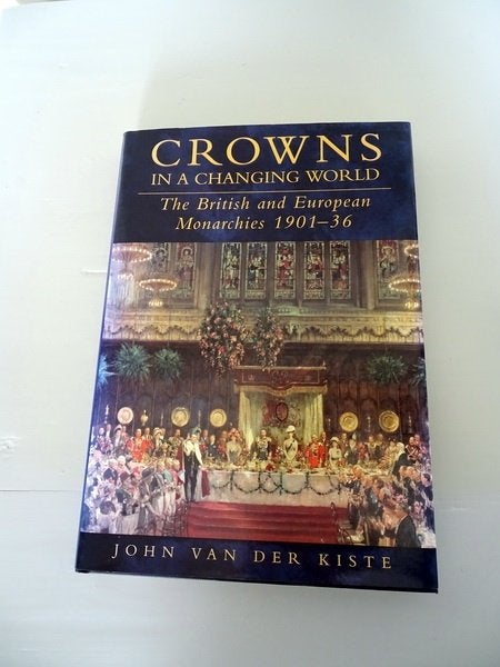 Boek Crowns in a Changing World, Europa, Ophalen of Verzenden, John van der Kiste, 20e eeuw of later