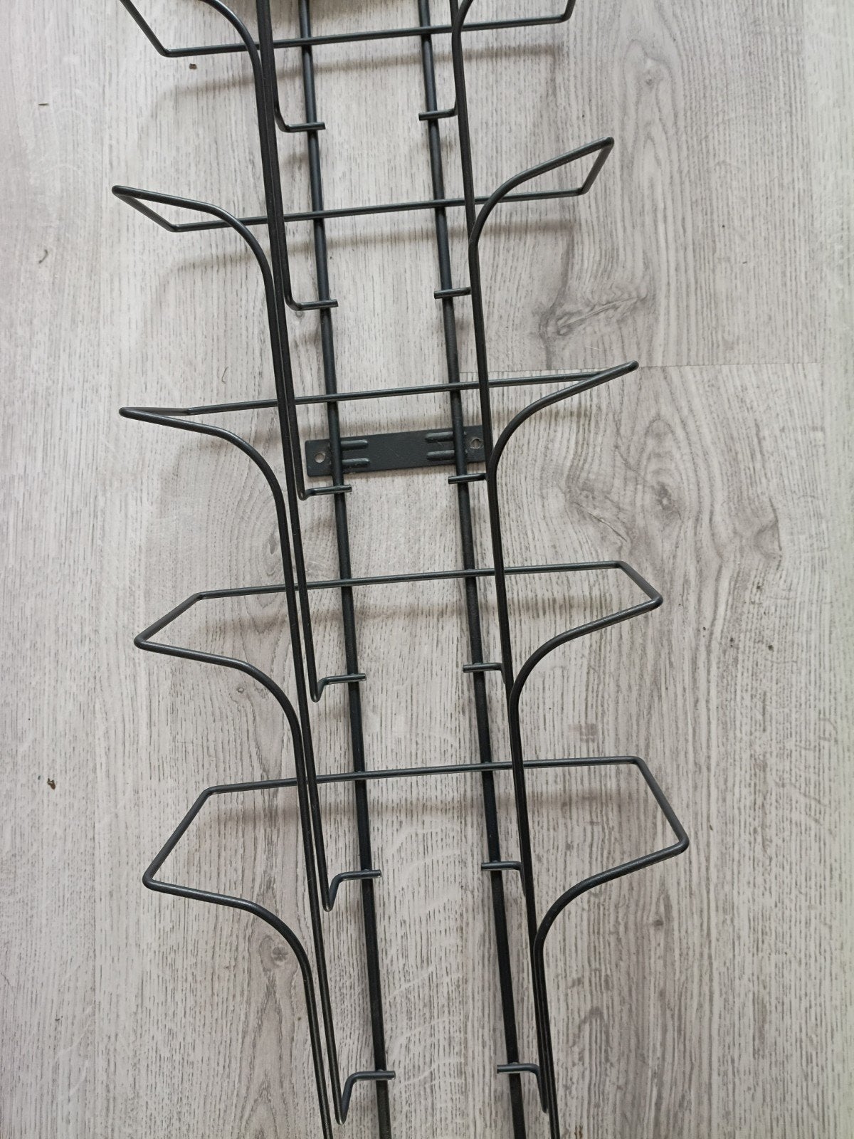 Zwart metalen tijdschriftenrek voor wandmontage, Ophalen