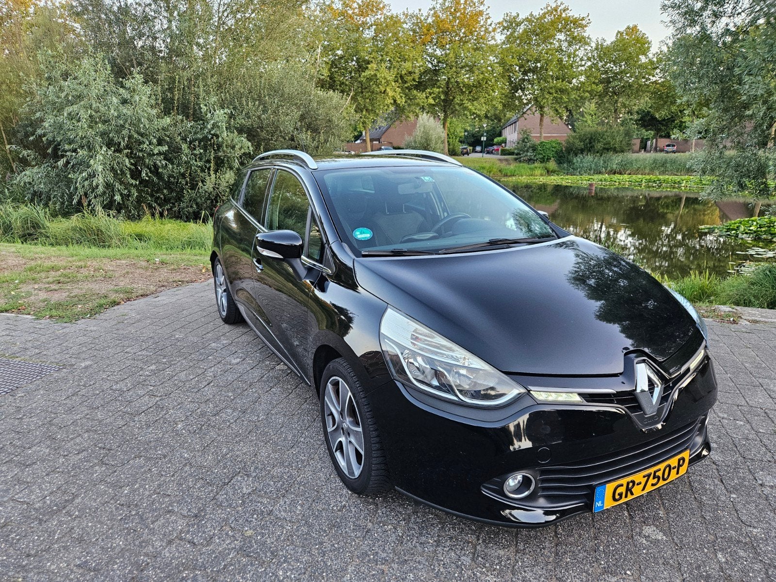 Renault Clio Energy TCe 90pk S&S 2015 Zwart, Auto's, Voorwielaandrijving, 898 cc, 565 kg, Zwart