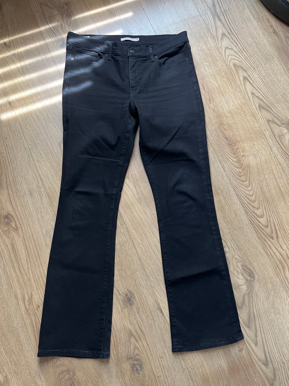 Levi's 315 Shaping Bootcut Jeans Zwart W32, Ophalen of Verzenden, Zo goed als nieuw, Zwart, W30 - W32 (confectie 38/40)