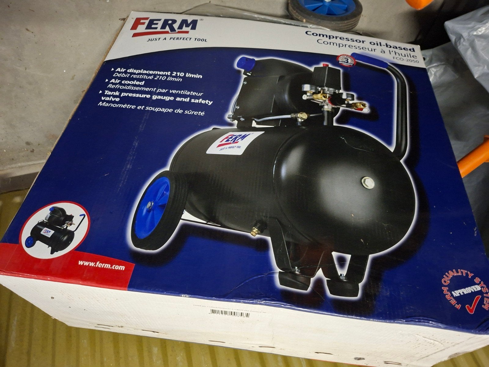 Zo goed als nieuw: Ferm Compressor FCO-2050, Doe-het-zelf en Verbouw, Compressors, Ophalen, Zo goed als nieuw