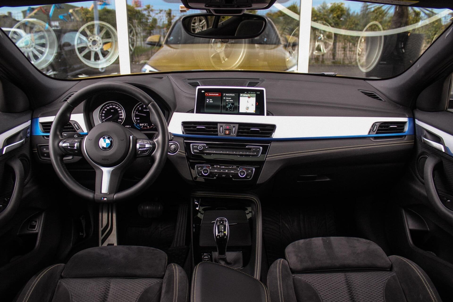 BMW X2 sDrive18i High Executive M-sport | 2e eigenaar | Driv, Gebruikt, Alcantara, Geel, Bedrijf