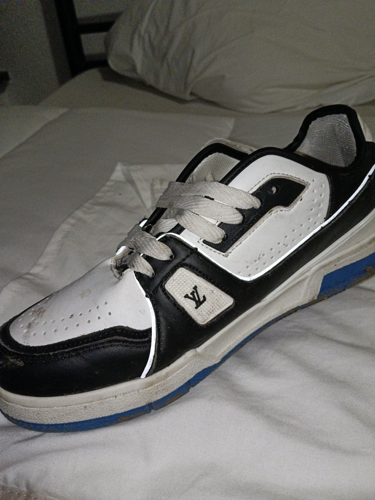 Louis Vuitton Sneakers - Zwart/Wit met blauwe accenten, Zwart, Louis Vuitton, Ophalen of Verzenden, Sneakers of Gympen