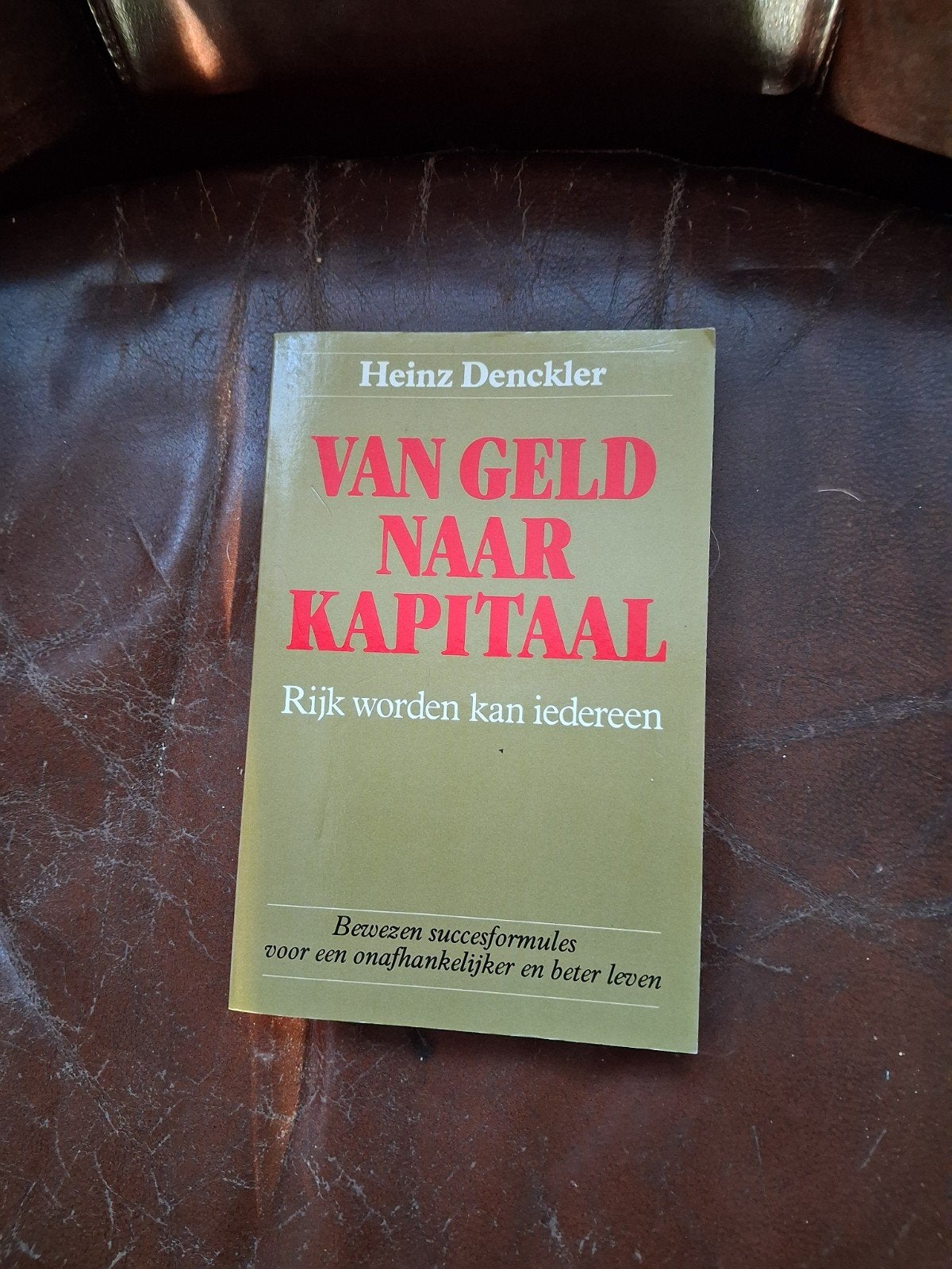Te koop boek over geld naar kapitaal., Ophalen of Verzenden