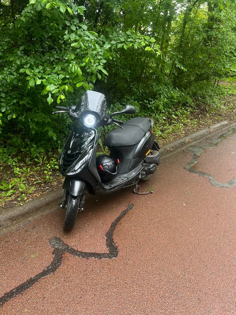 Piaggo zip 4t 50cc moet snel weg!, Ophalen, Zo goed als nieuw, Benzine, Zip