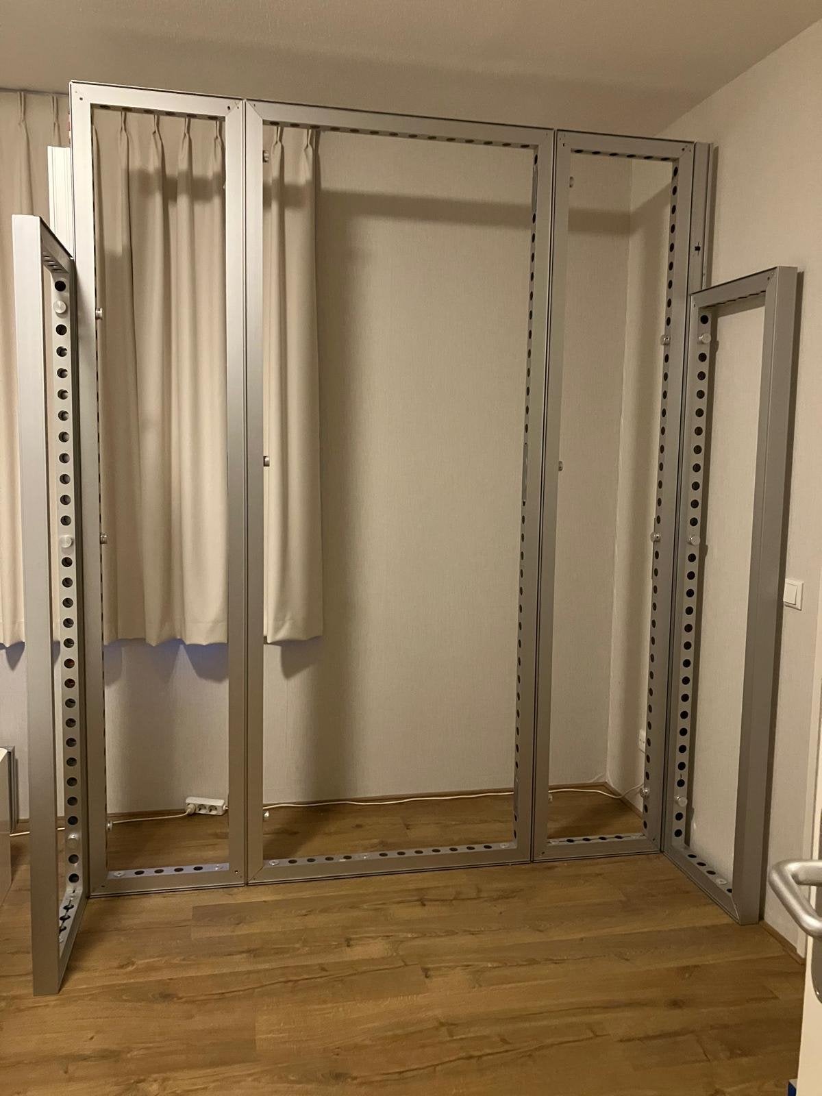 Modulair kastsysteem / kledingkast frame