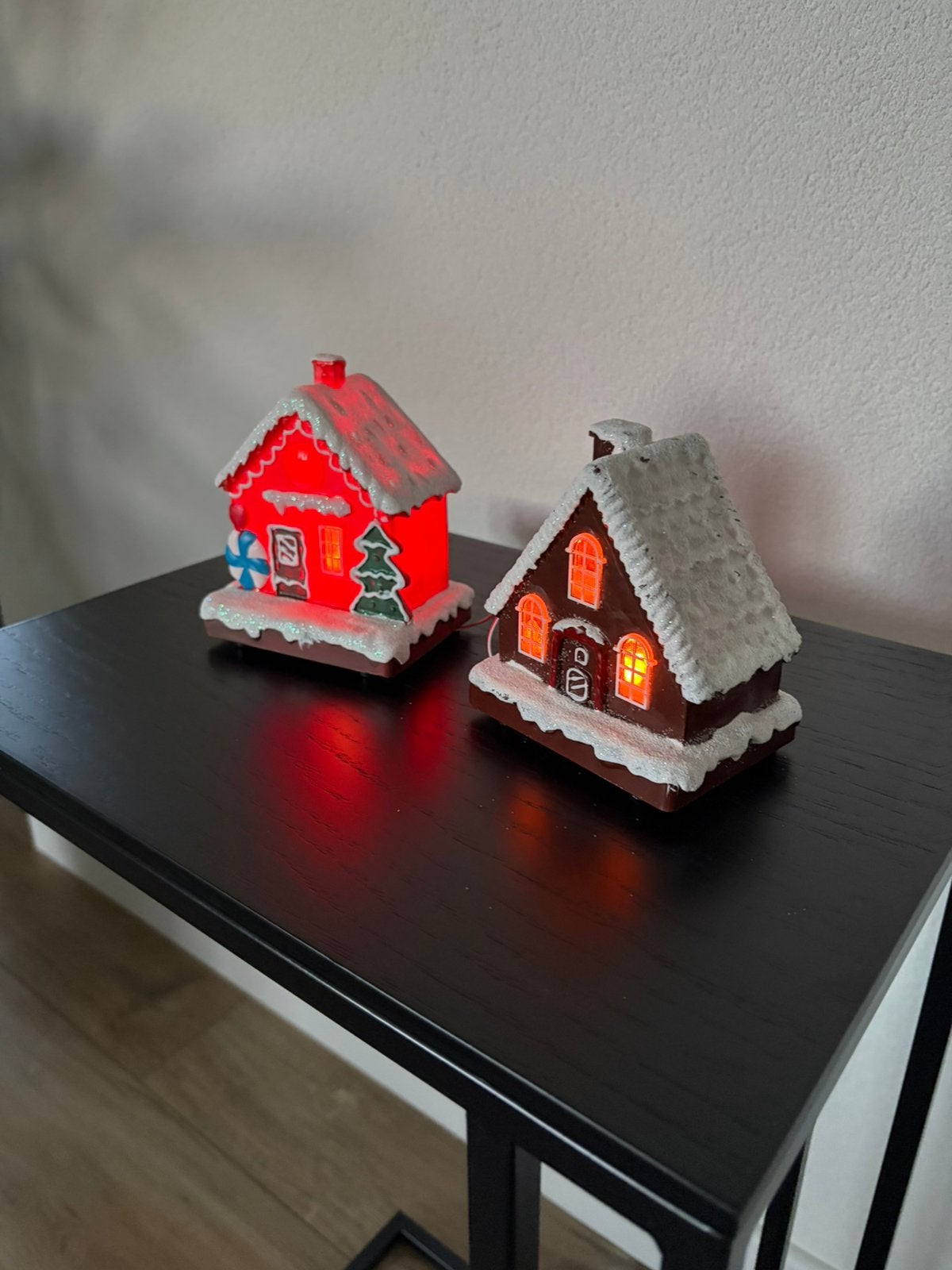 2 leuke, nieuwe kerstdorp huisjes met licht erin, Diversen, Ophalen of Verzenden, Nieuw