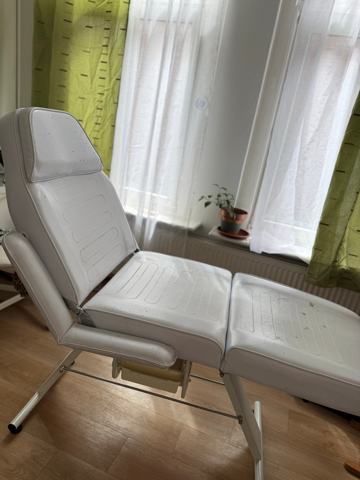 behandel stoel tattoo permanente make up stoel chair, Huis en Inrichting, Stoelen, Ophalen, Eén