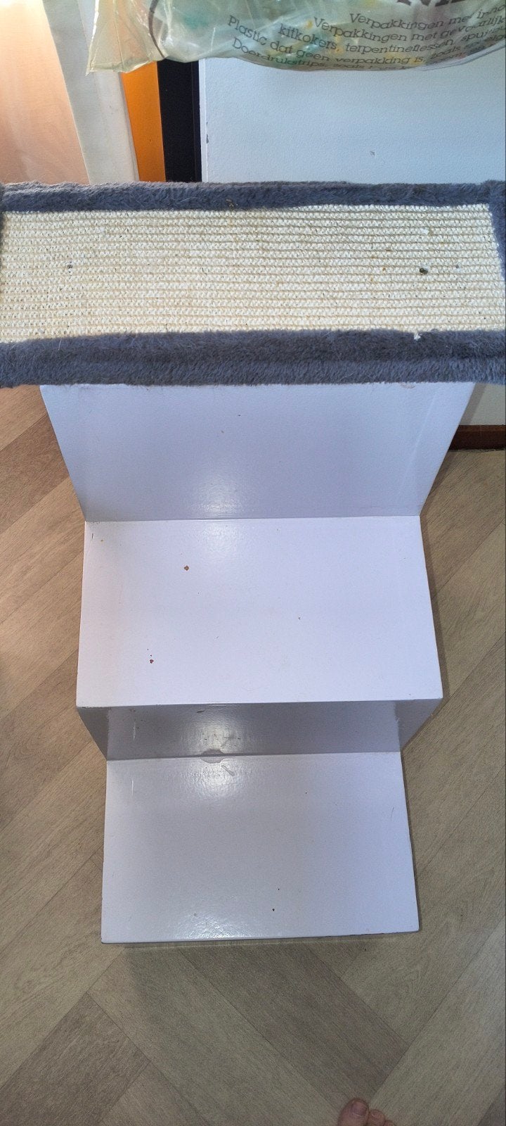 Katten trap met kleine kastjes, Ophalen, Nieuw
