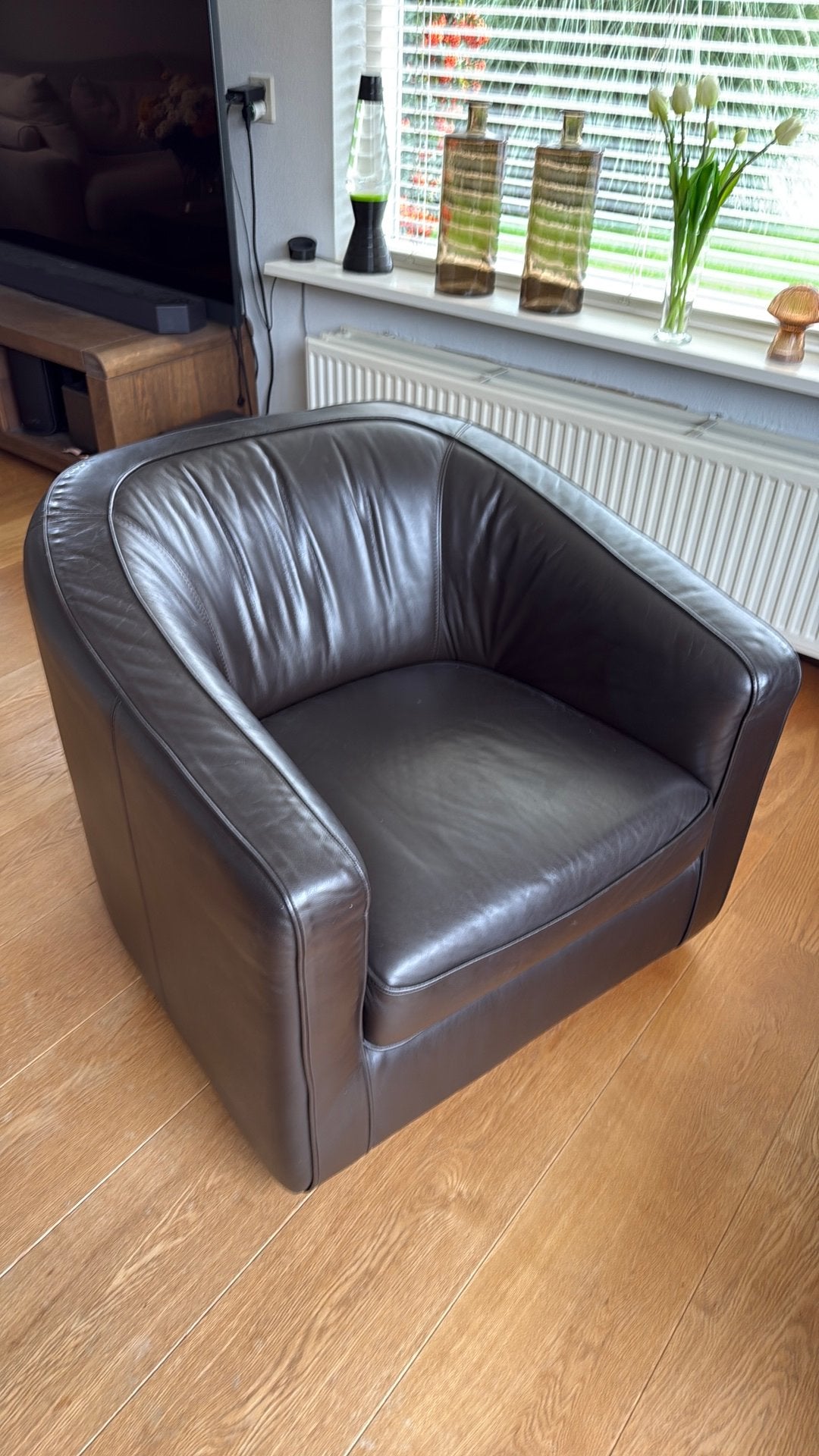Leren fauteuil op wieltjes, Ophalen, Zo goed als nieuw, 75 tot 100 cm, 50 tot 75 cm