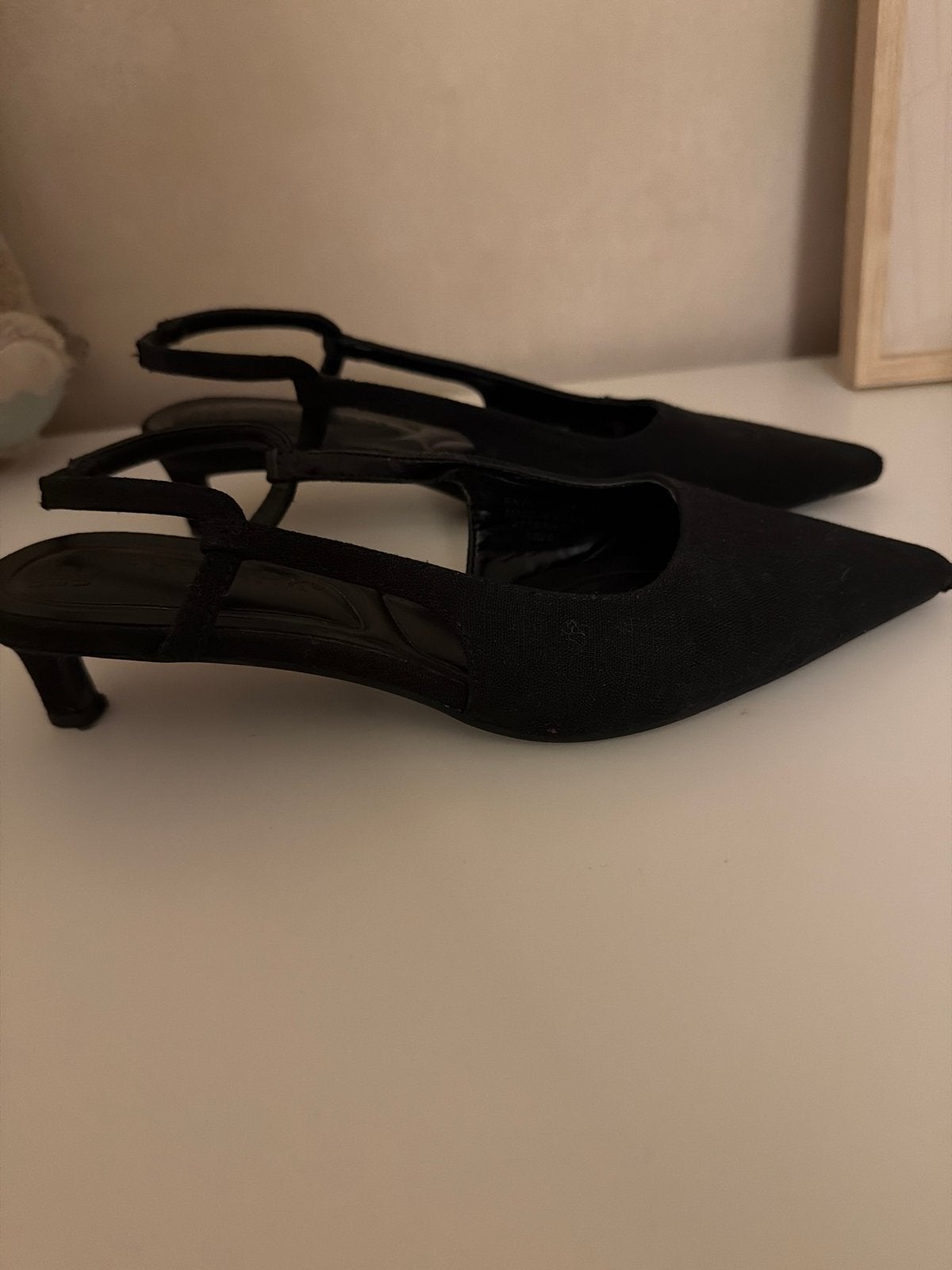 Zwarte slingback pumps met lage hak, Ophalen of Verzenden, Zo goed als nieuw, Zwart, Pumps