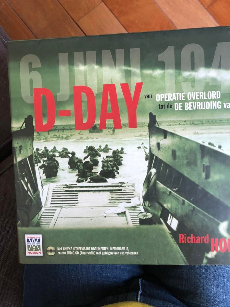 Boek D-Day speciale uitgave met extras, Boeken, Ophalen, Zo goed als nieuw