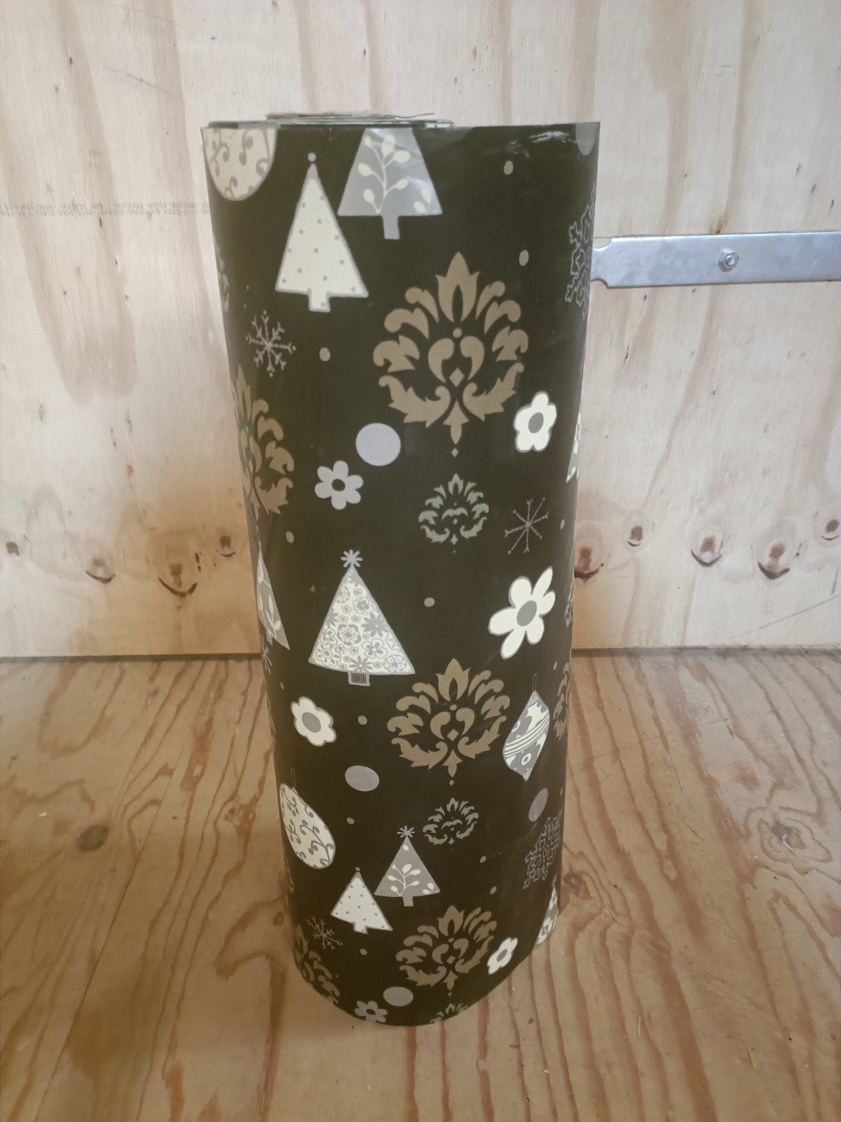 Grote rol kerst cadeaupapier met rolhouder, Ophalen