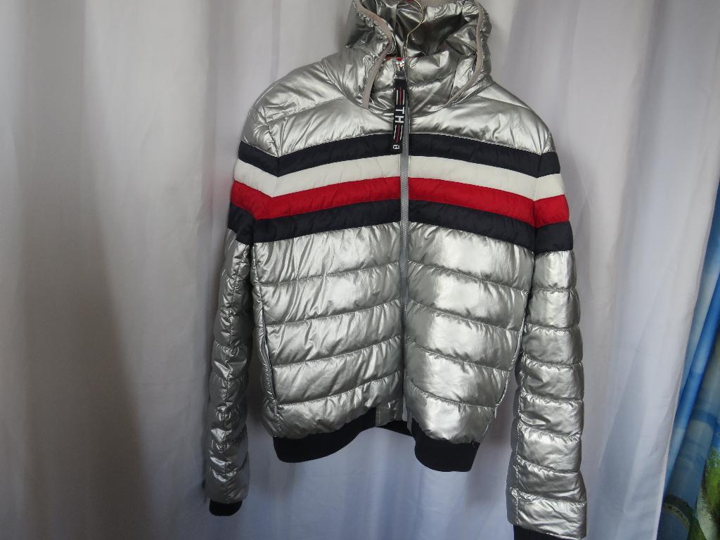Silver metalic cropped puffer jas mt L Tommy Hilfiger, Kleding | Dames, Jassen | Winter, Maat 38/40 (M), Ophalen of Verzenden