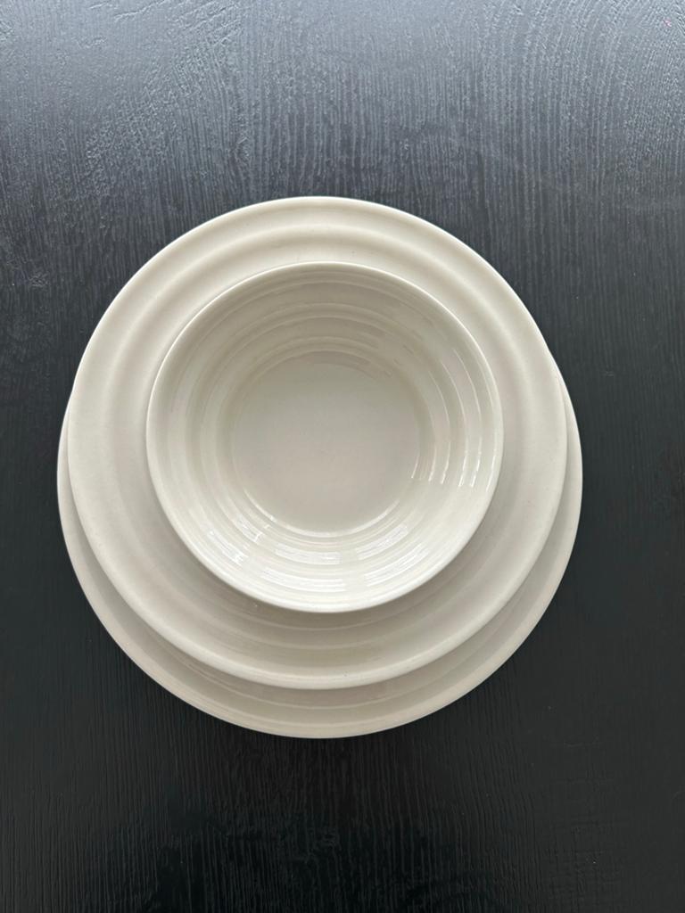 Kütahya Porselen Tuana Servies - 24-delig, Mat Beige, Ophalen of Verzenden, Zo goed als nieuw, Effen, Porselein