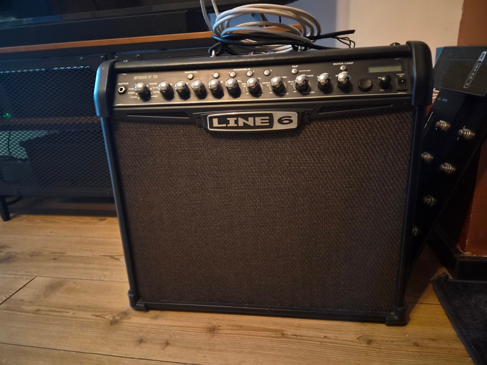 Line 6 Spider IV 75 gitaarversterker met FBV Shortboard, Ophalen, Zo goed als nieuw, Gitaar, 50 tot 100 watt