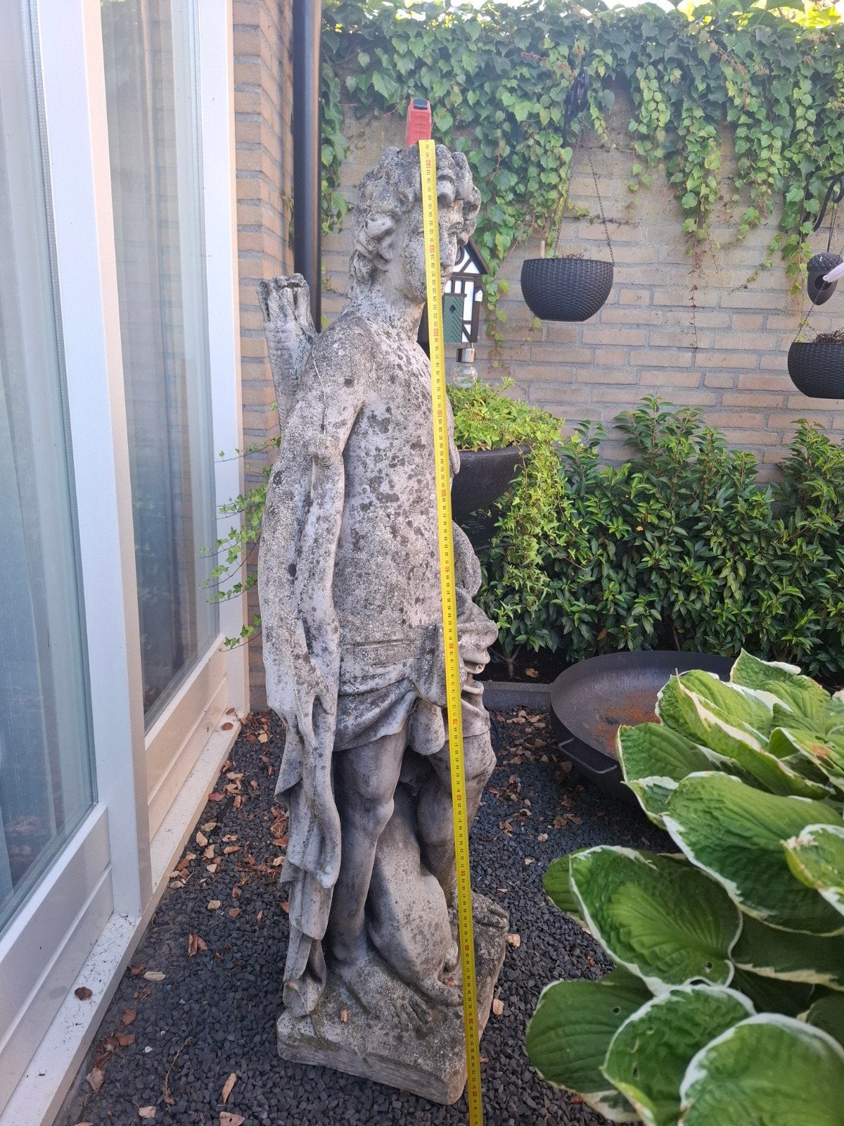 Groot stenen beeld van een man met boog, Ophalen, Steen