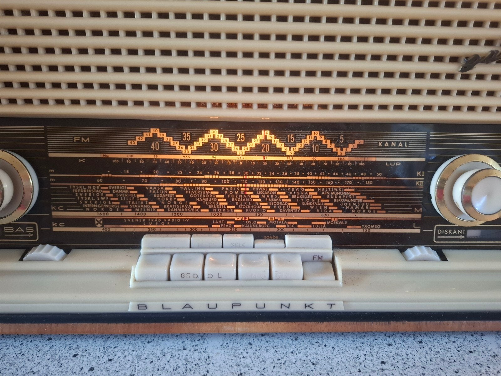 twee prachtige radio.s 1.werkt, Ophalen