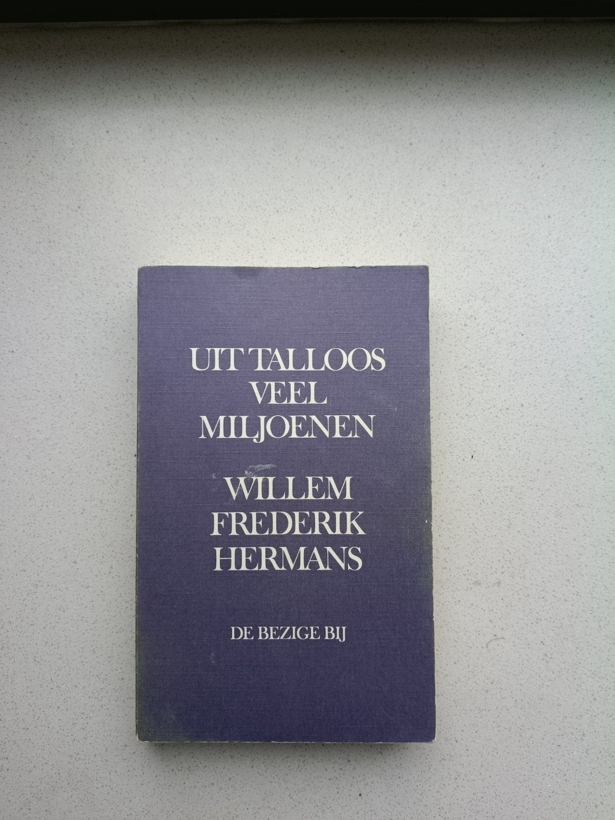 Uit Talloos Veel Miljoenen - W.F. Hermans, Boeken, Ophalen of Verzenden, Gelezen