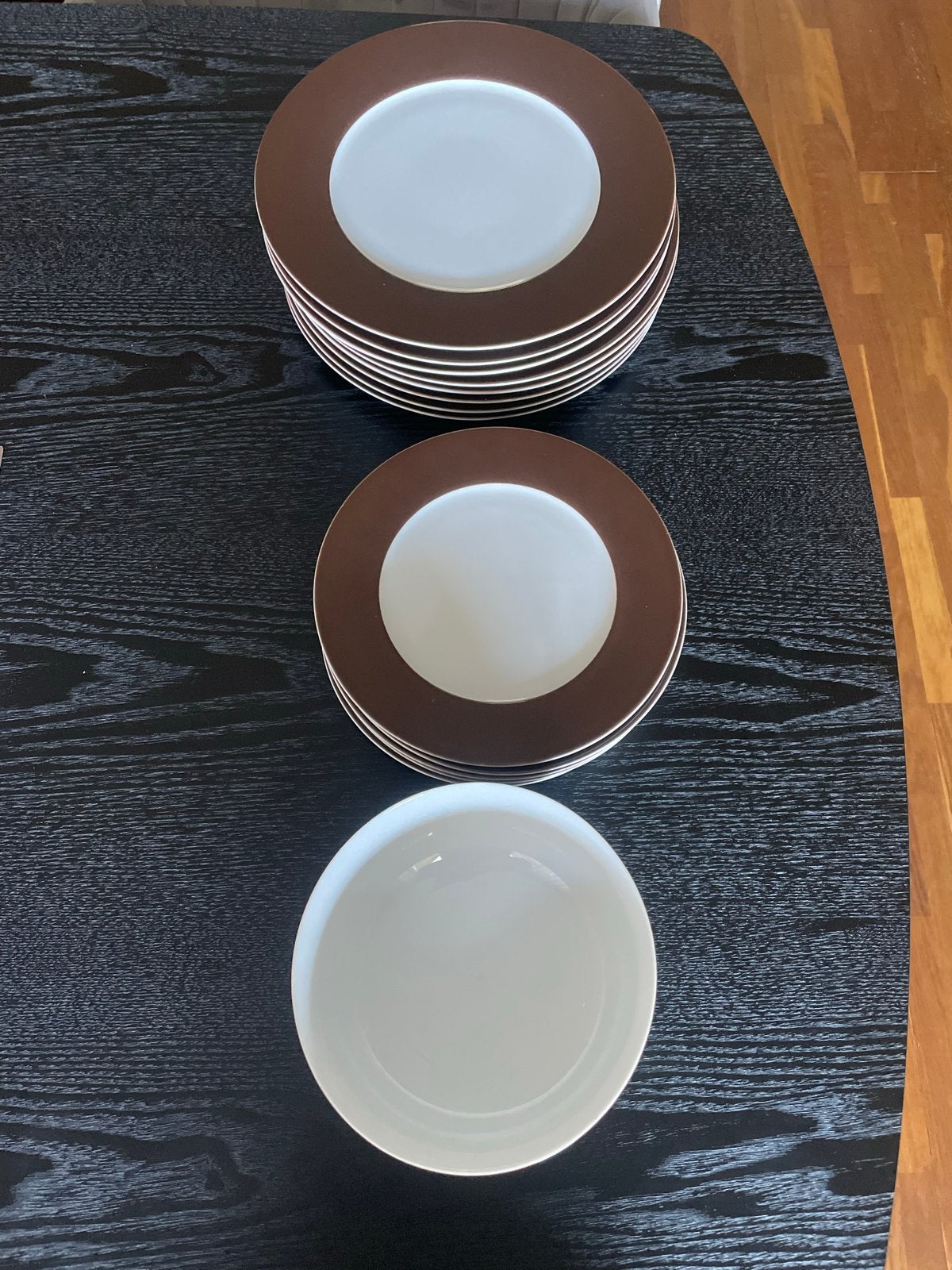 Servies set: 8 dinerborden, 7 ontbijtborden, 2 kommen, Huis en Inrichting, Ophalen, Keramiek, Zo goed als nieuw, Modern