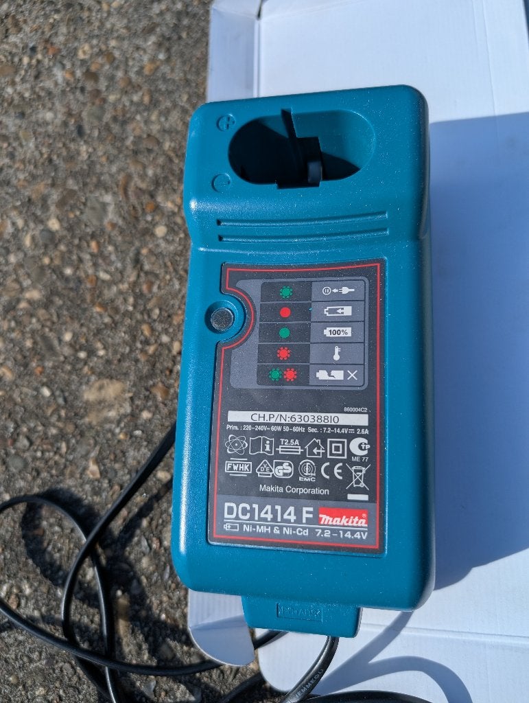 Makita DC1414 F Acculader, Doe-het-zelf en Verbouw, Gereedschap | Boormachines, Ophalen of Verzenden, Gebruikt, Overige typen