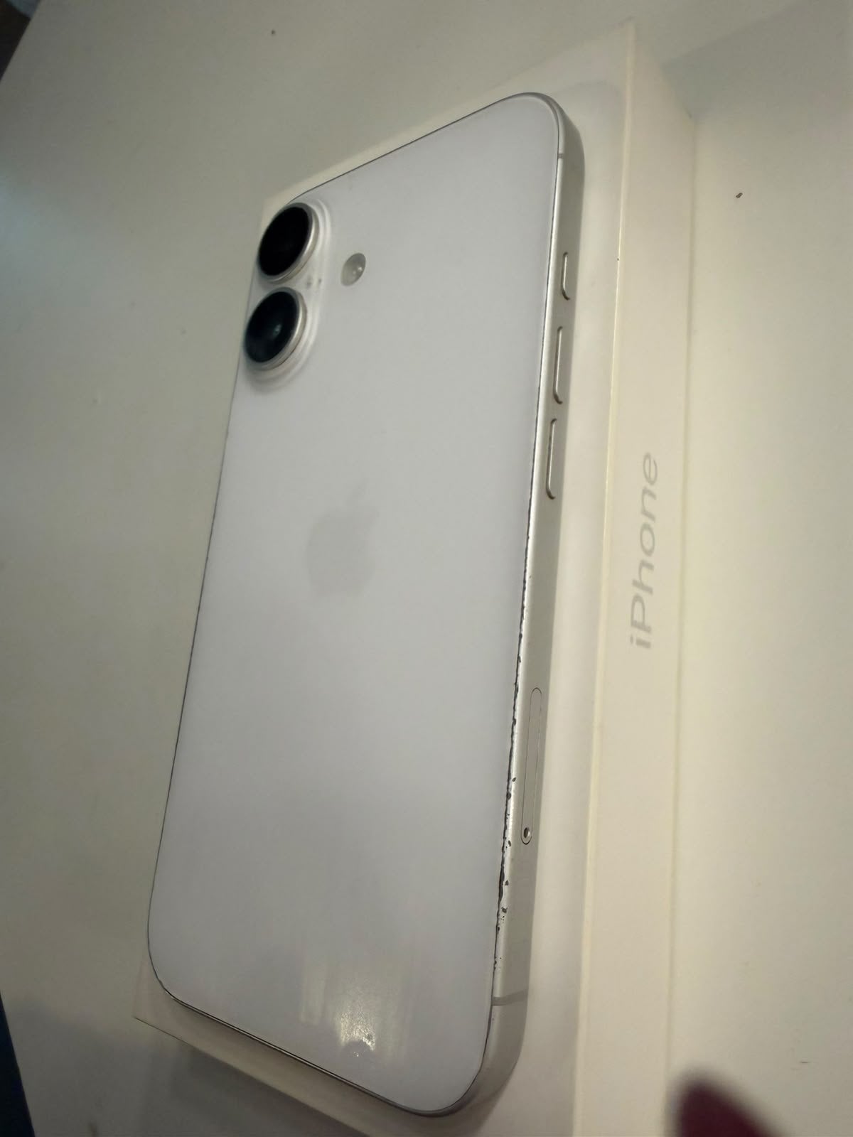 Foto 12 van Iphone 16 white 128GB