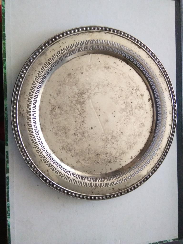 Zilverkleurige schaal met ornamenten, Ophalen of Verzenden