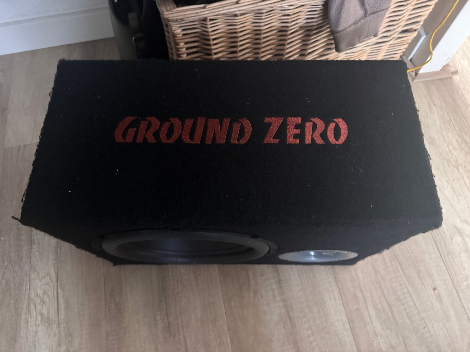 Ground Zero Subwoofer met Versterker - Geen kabels, 120 watt of meer, Ophalen, Overige merken, Gebruikt