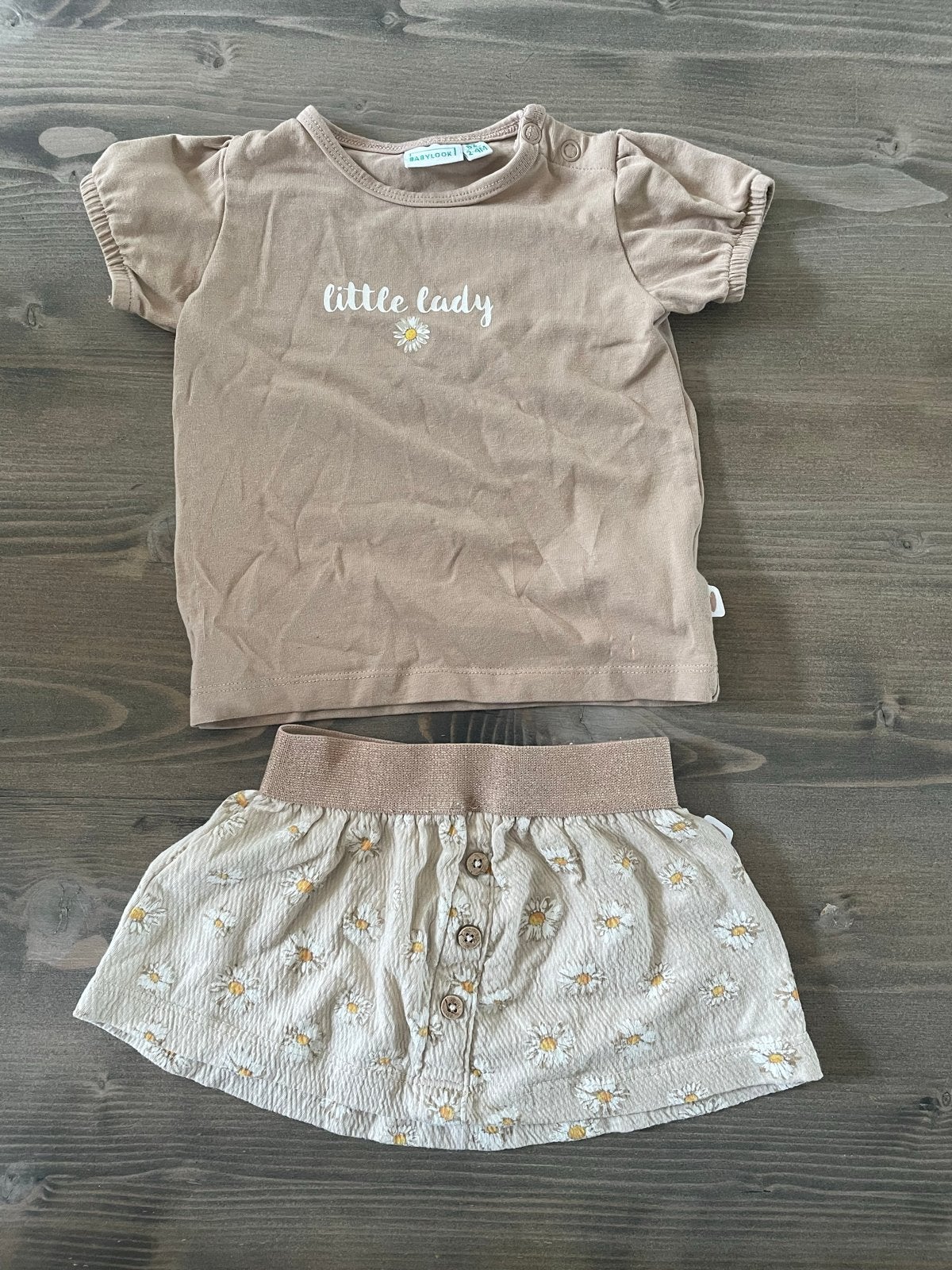 Leuk setje Babylook: T-shirt en rokje met madeliefjes, Kinderen en Baby's, Babykleding | Maat 62, Ophalen of Verzenden, Zo goed als nieuw