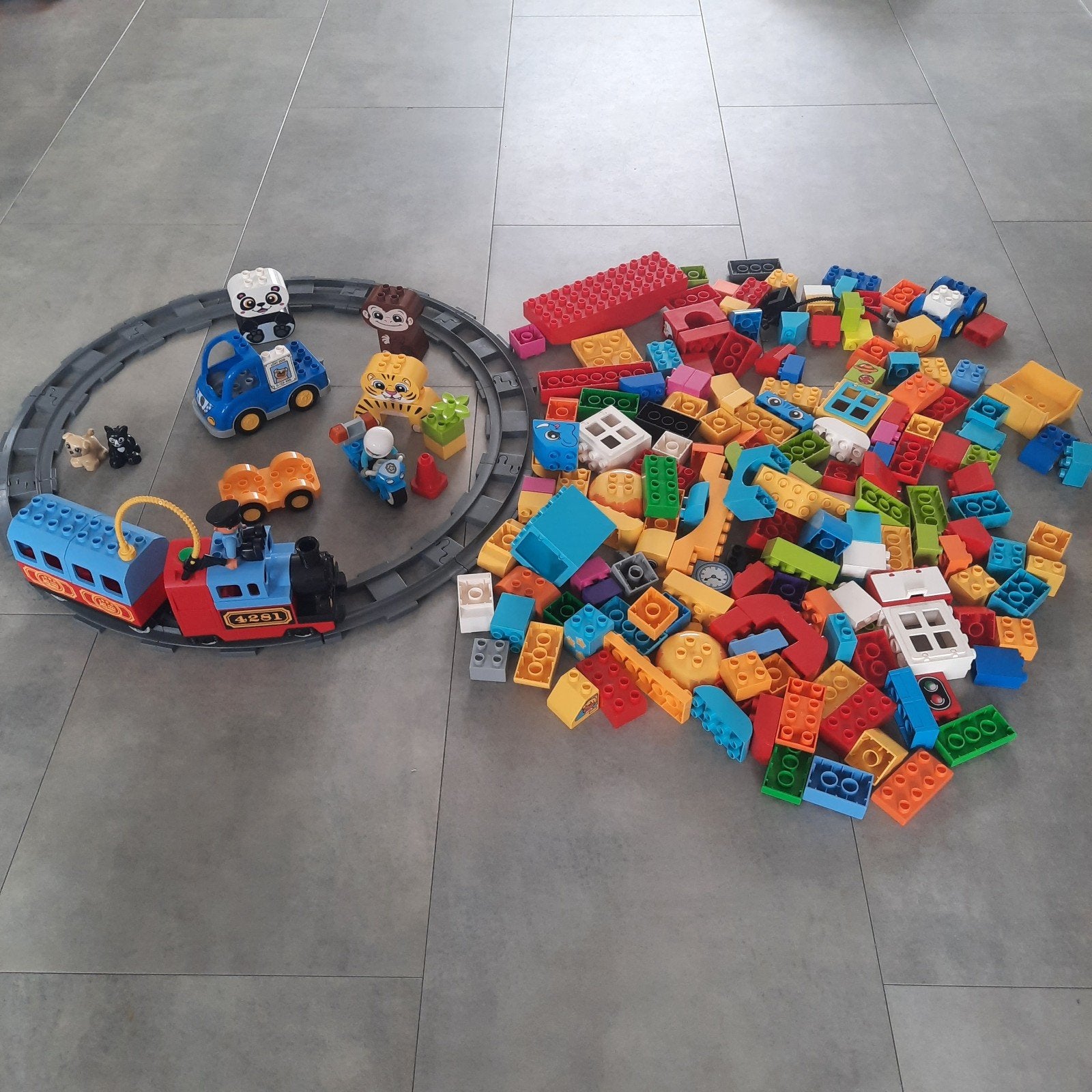 Grote set Duplo met trein (automatische functie defect), Ophalen, Zo goed als nieuw, Overige merken