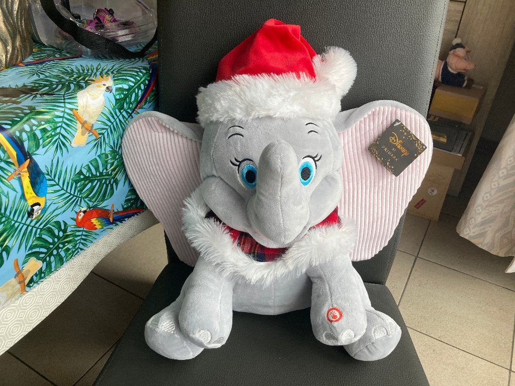 Nieuwe Dumbo knuffel kerst - met licht - ongeveer 45 cm, Verzamelen, Disney, Ophalen of Verzenden, Bambi of Dumbo, Nieuw, Knuffel