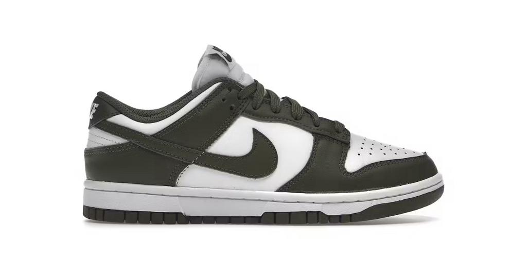 Nike dunk Low Medium Olive maat 40,5, Kleding | Heren, Schoenen, Ophalen of Verzenden, Zo goed als nieuw, Overige kleuren