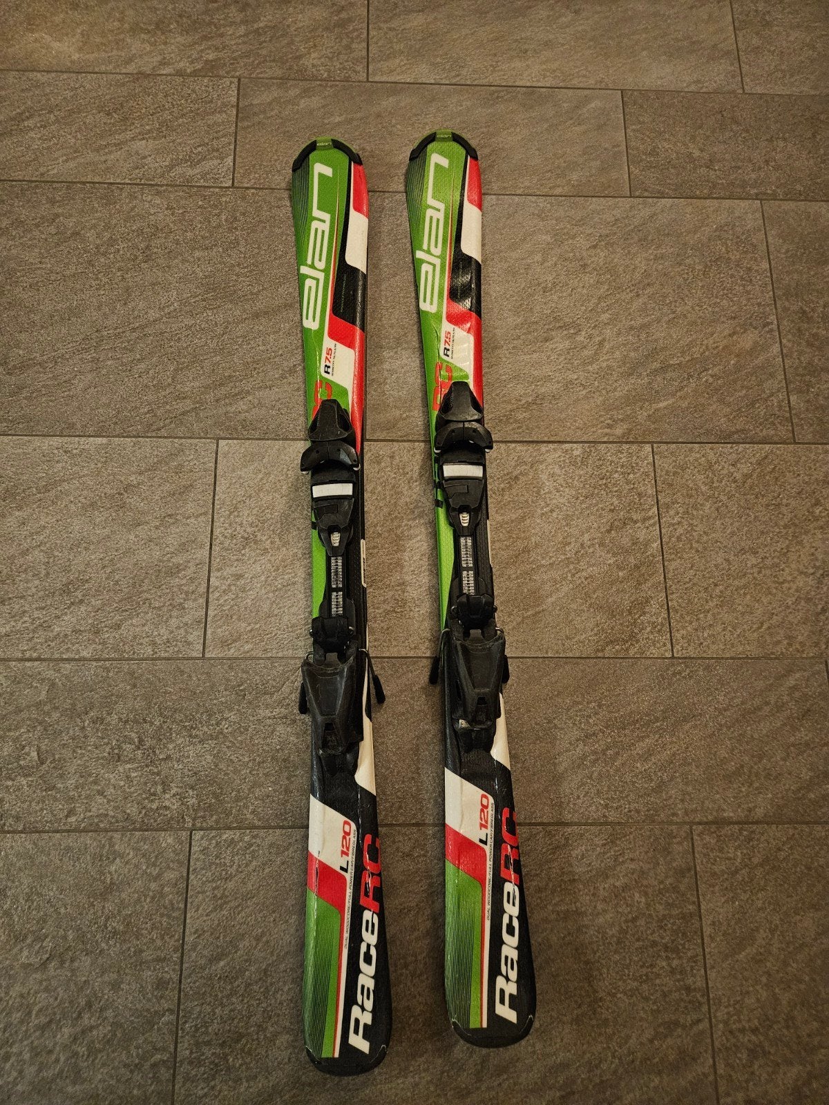 Elan Race ski's groen-rood 120 cm, Sport en Fitness, Overige merken, 100 tot 140 cm, Ophalen of Verzenden, Zo goed als nieuw
