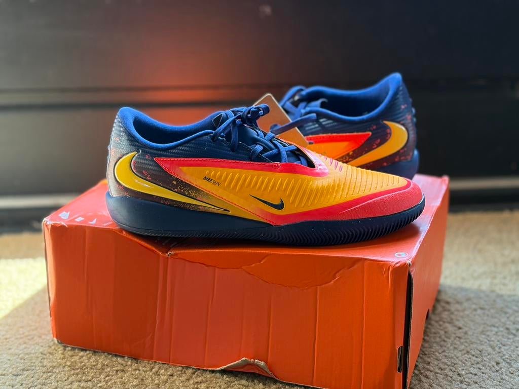 Nike Phantom 6, Verzenden