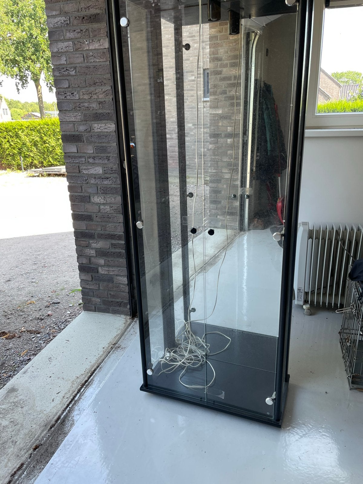Glazen vitrinekast met legplanken, Ophalen, Met plank(en), Gebruikt, 200 cm of meer