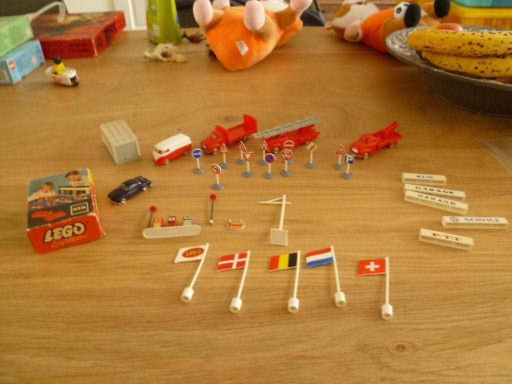 div vintage lego auto,s ,verkeersborden ,vlagen enz enz, Kinderen en Baby's, Speelgoed | Duplo en Lego, Ophalen, Gebruikt, Overige thema's