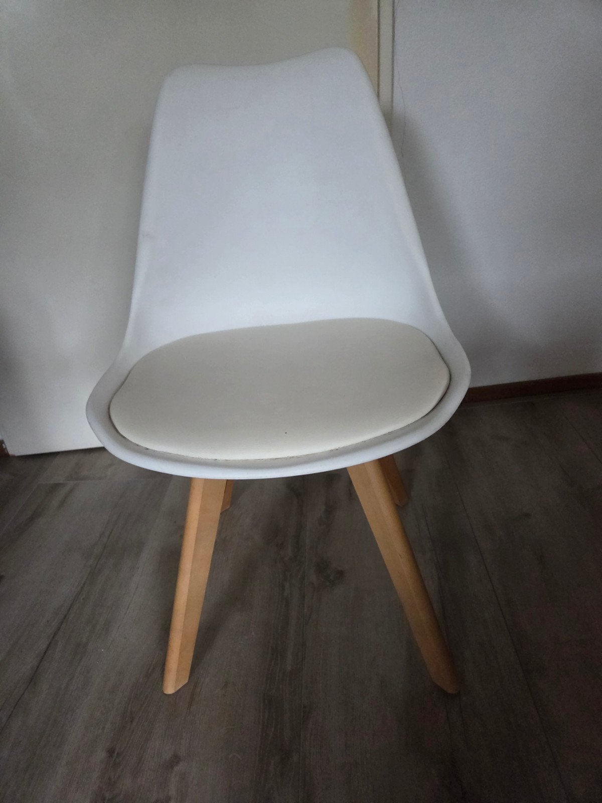 4 eetkamerstoelen, 2 wit, 2 grijs, gebruikt, prima staat, Gebruikt, Wit, Vier, Ophalen