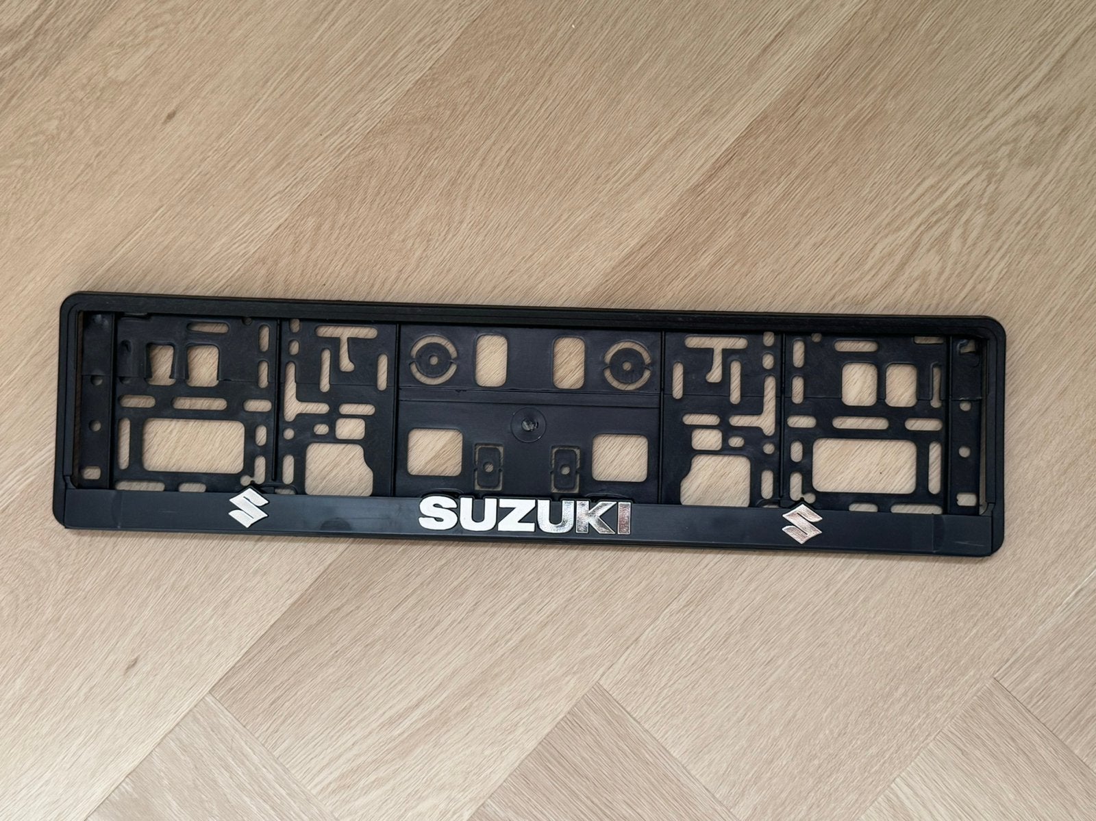 Suzuki Kentekenplaat Houder, Auto diversen, Ophalen of Verzenden, Zo goed als nieuw