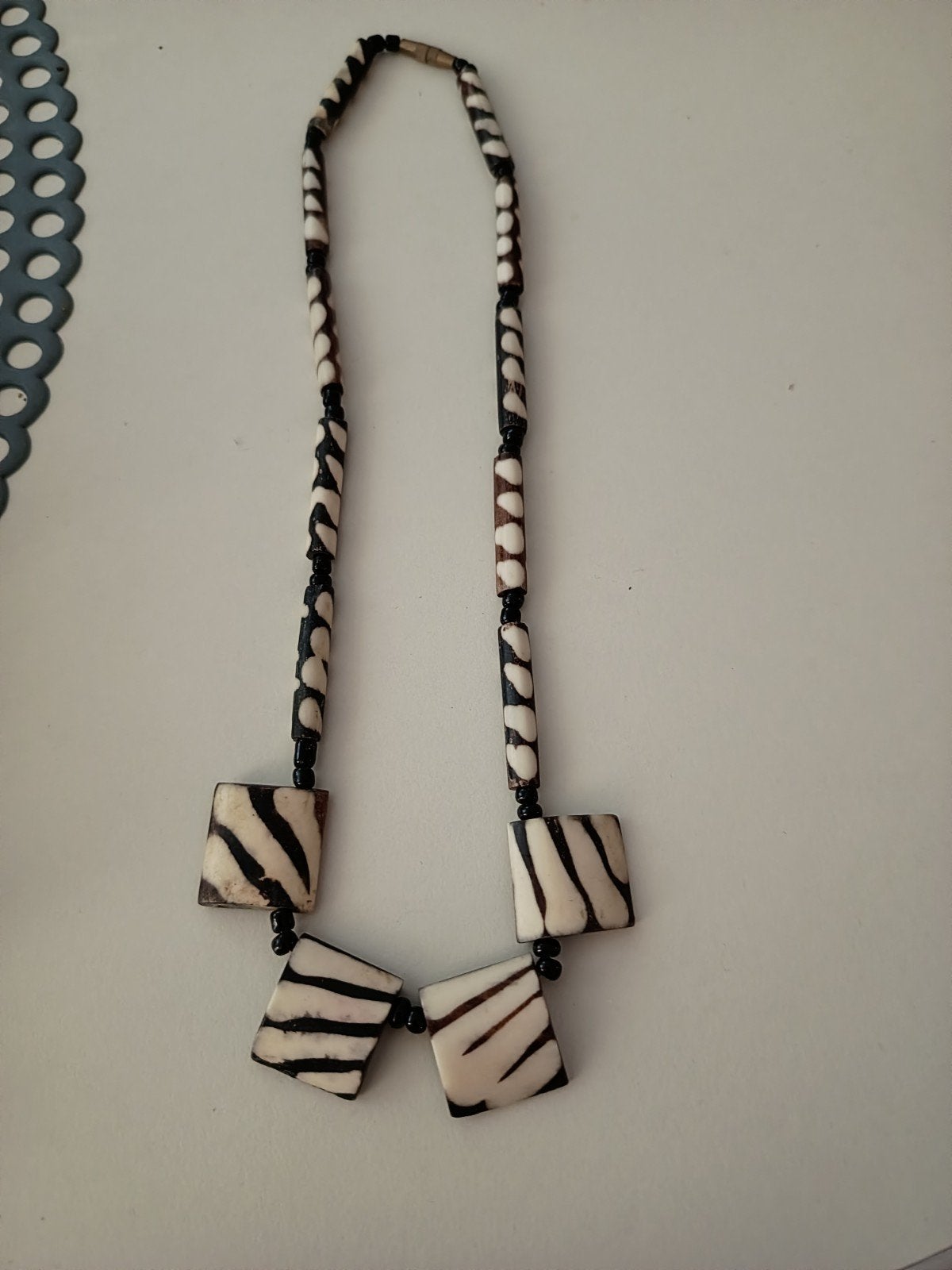 Vintage Afrikaanse Batik Ketting – Handgemaakt Been (Zebrapr, Ophalen of Verzenden, Zo goed als nieuw, Overige materialen