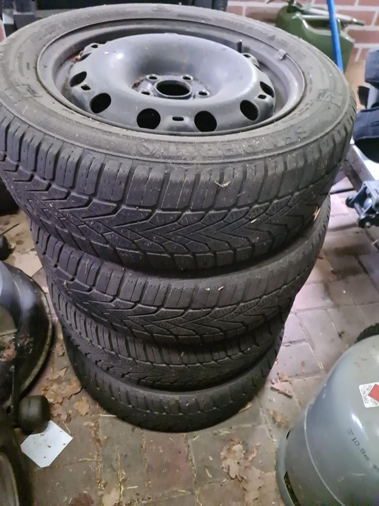 Winterbanden skoda fabia 2 185/60 R15 84T, Auto-onderdelen, Banden en Velgen, Ophalen, 15 inch, Banden en Velgen, Personenwagen