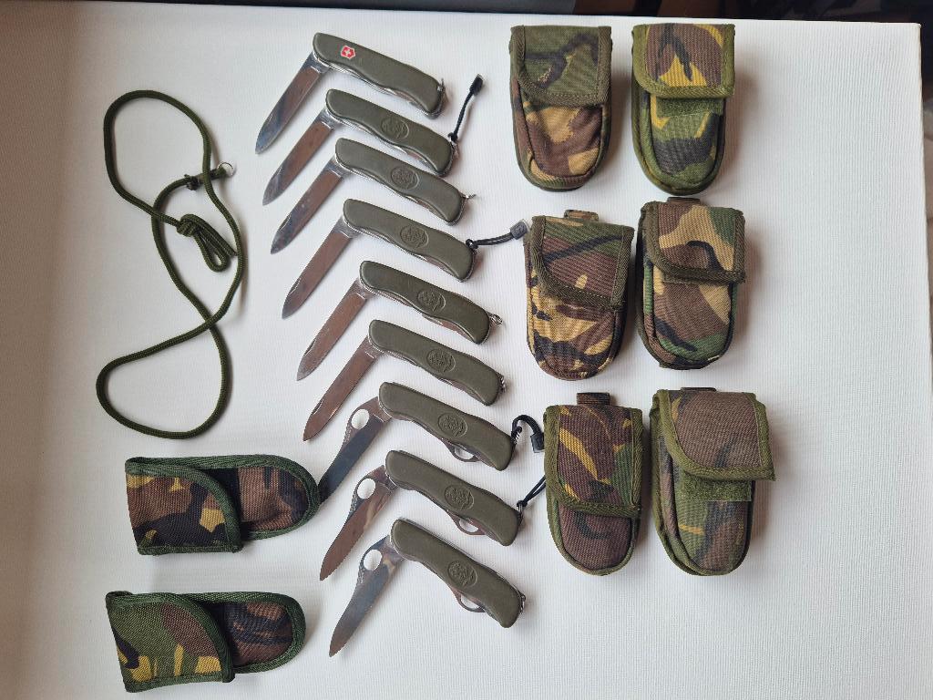 Verzameling Victorinox KL-zakmessen, Verzamelen, Ophalen of Verzenden, Landmacht, Nederland, Mes of Dolk