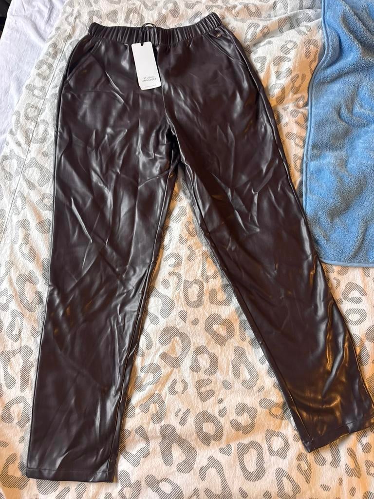 Studio Anneloes nep leren broek maat S donker bruin - NIEUW!, Bruin, Nieuw, Ophalen of Verzenden, Maat 36 (S)
