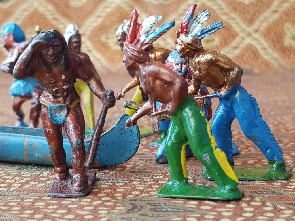16 Indianen met kano mooi oud speelgoed uit Engeland van tin, Antiek en Kunst, Antiek | Speelgoed, Ophalen of Verzenden