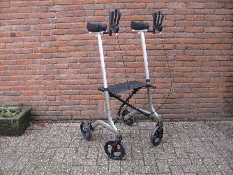 Aluminium onderarmschaal rollator. Maximale hoogte 116 cm, Ophalen, Opvouwbaar, Zo goed als nieuw