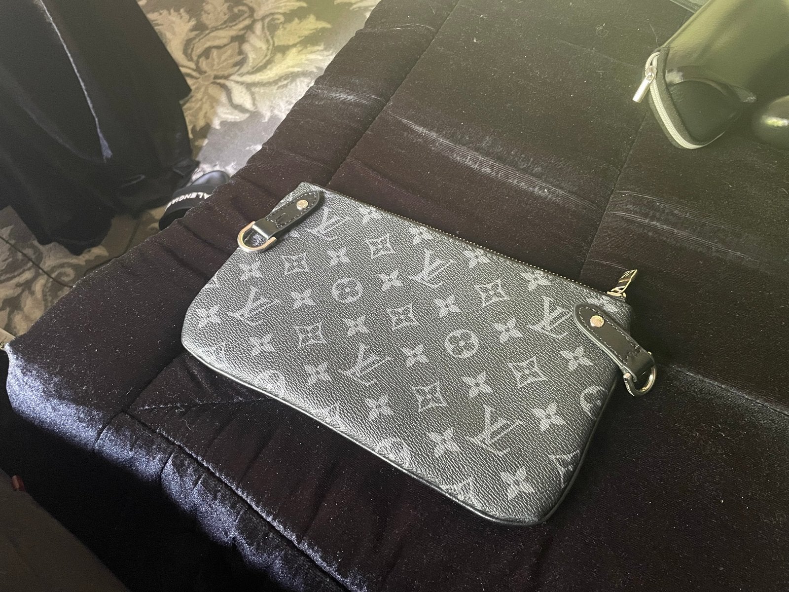 Louis Vuitton Pochette Accessoires Monogram Eclipse, Ophalen of Verzenden, Zo goed als nieuw, Grijs, Avondtasje